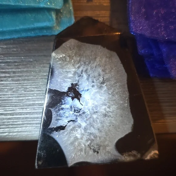 Black Orca Agate Druzy Tower 🖤🤍 - Picture 4 of 4